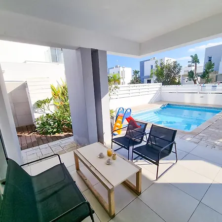 With Private Pool And Bbq * 페리볼리아